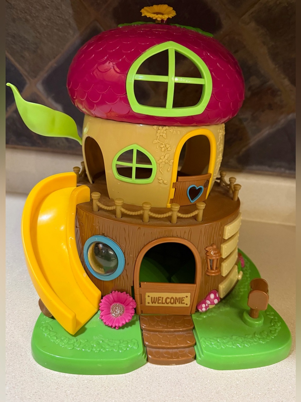 Lil Woodzeez- Kids Tree Playhouse Toy - Multicolor, Missing top shutters